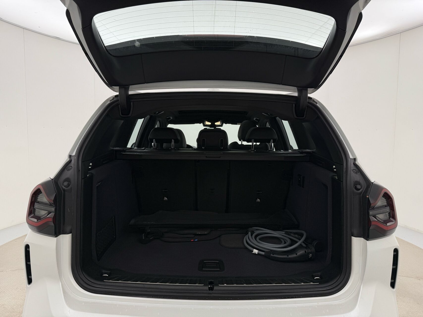 Hvid BMW iX3 fra 2022