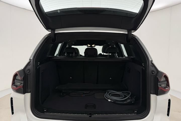 Hvid BMW iX3 fra 2022