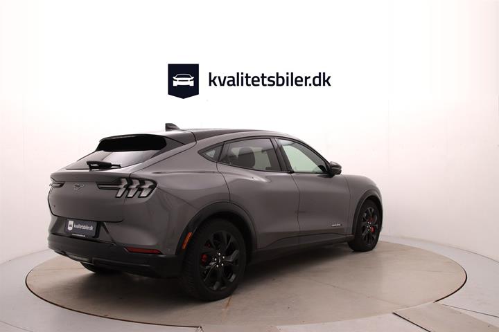 Grå Ford Mustang Mach-E fra 2024