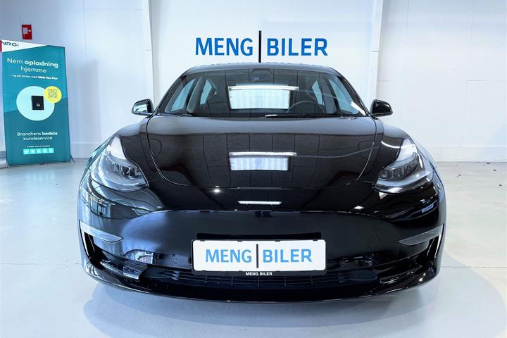 Sort Tesla Model 3 fra 2022