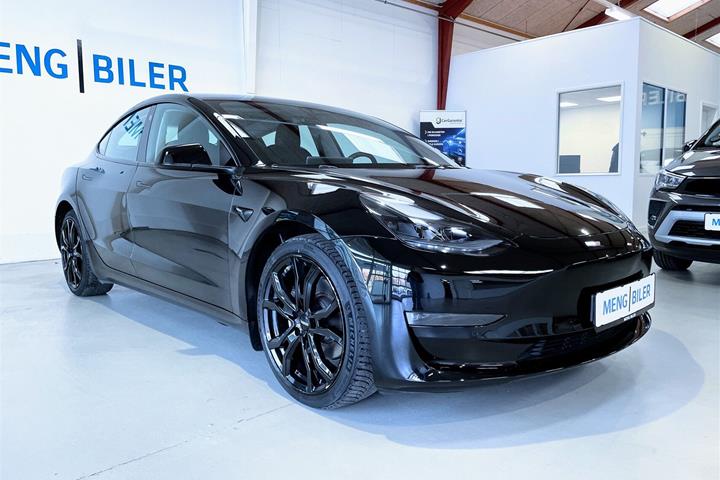 Sort Tesla Model 3 fra 2022
