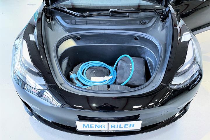 Sort Tesla Model 3 fra 2022