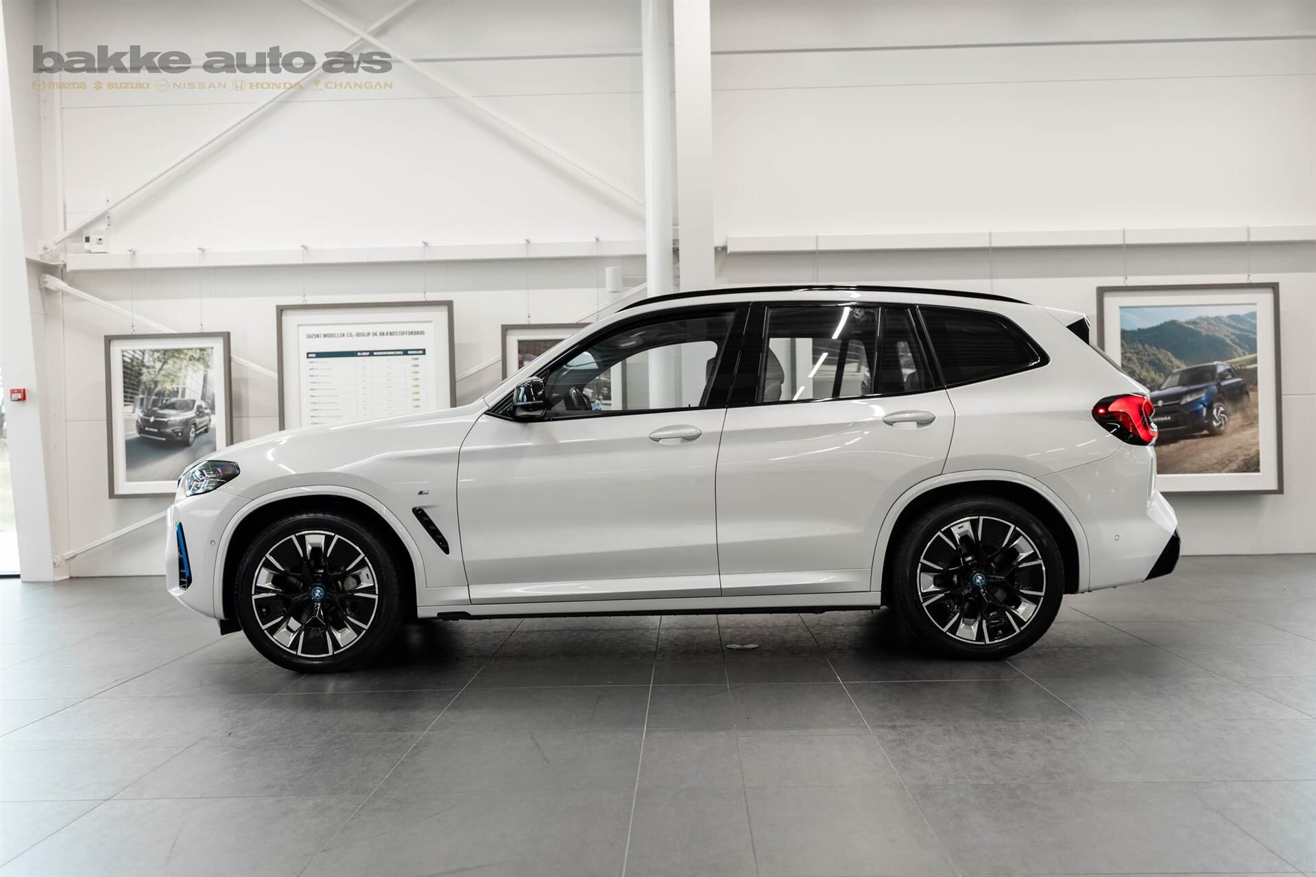 Hvid BMW iX3 fra 2023