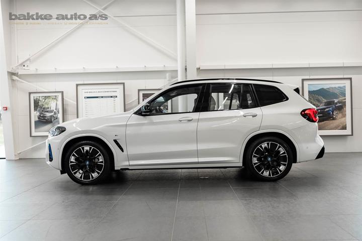Hvid BMW iX3 fra 2023