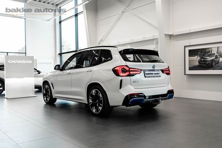 Hvid BMW iX3 fra 2023