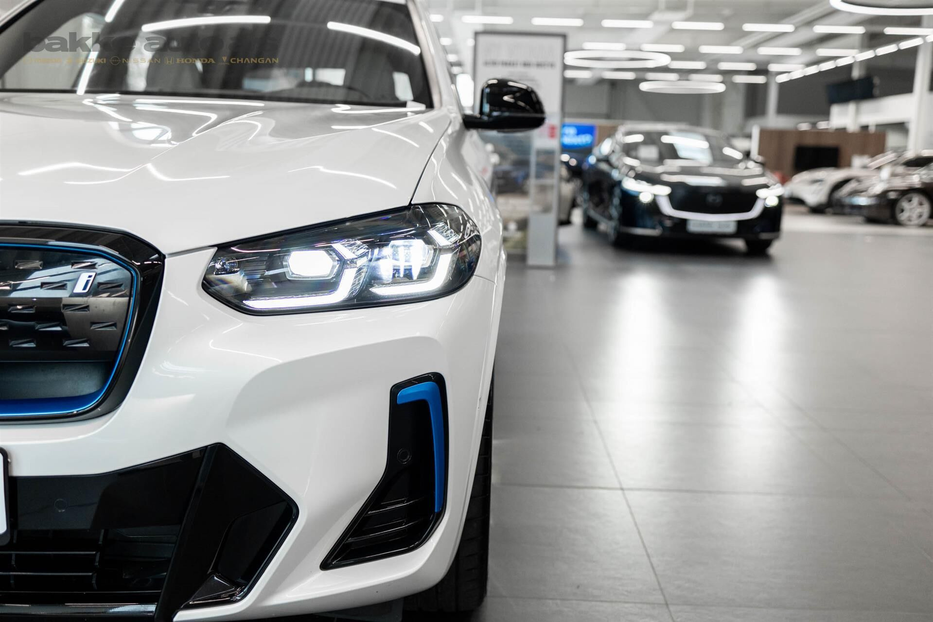 Hvid BMW iX3 fra 2023