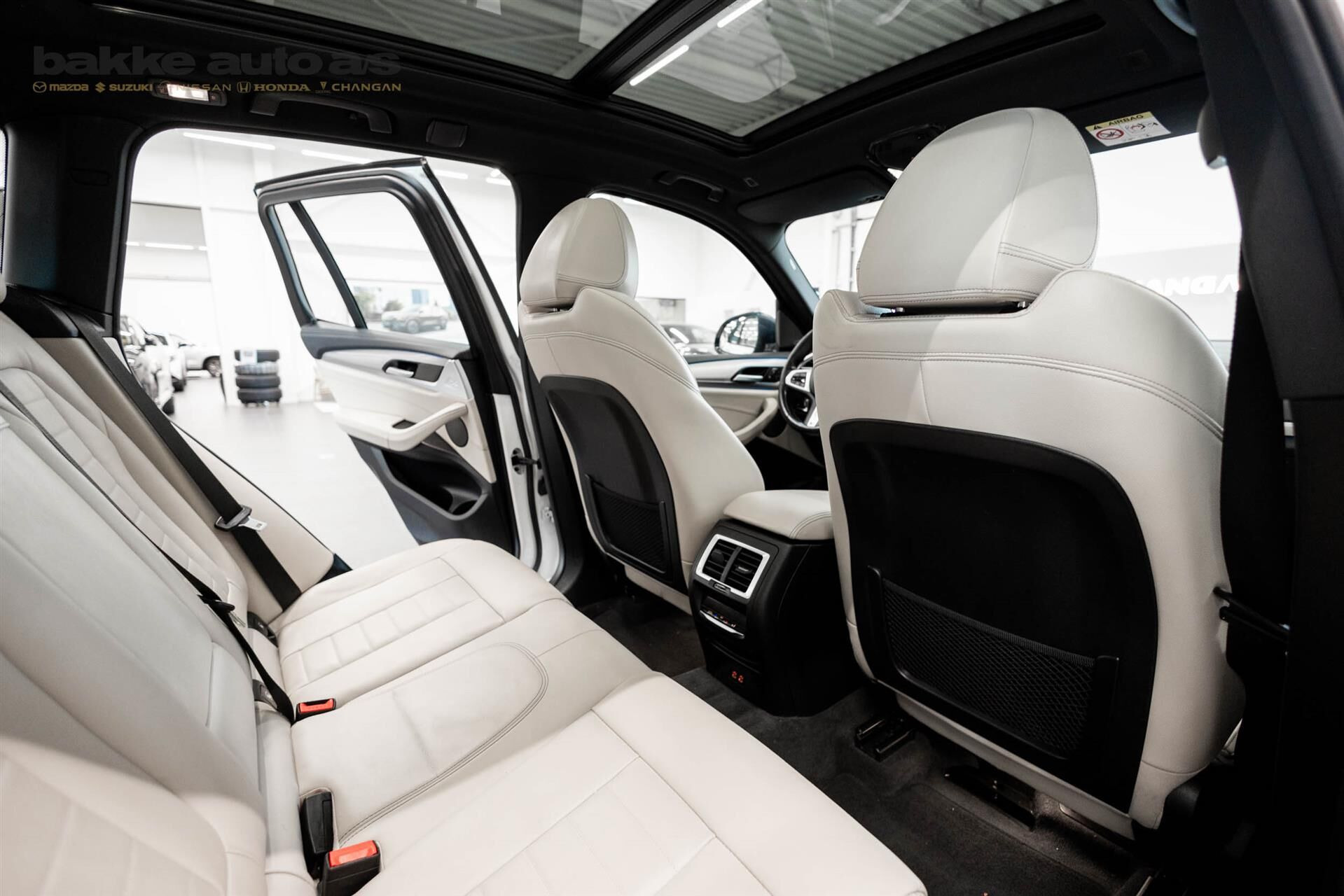 Hvid BMW iX3 fra 2023