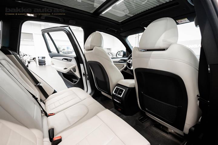 Hvid BMW iX3 fra 2023