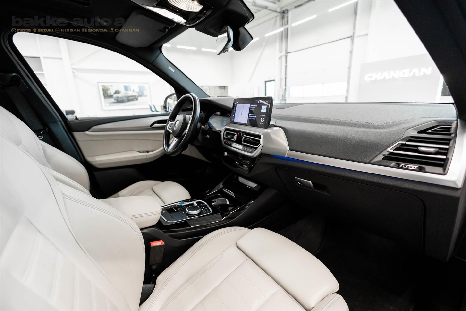 Hvid BMW iX3 fra 2023