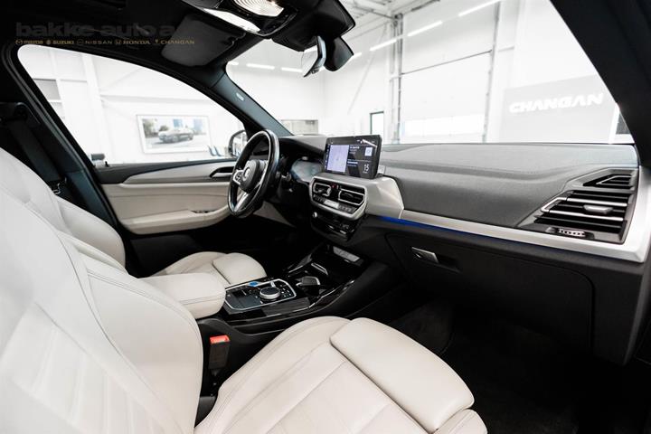 Hvid BMW iX3 fra 2023