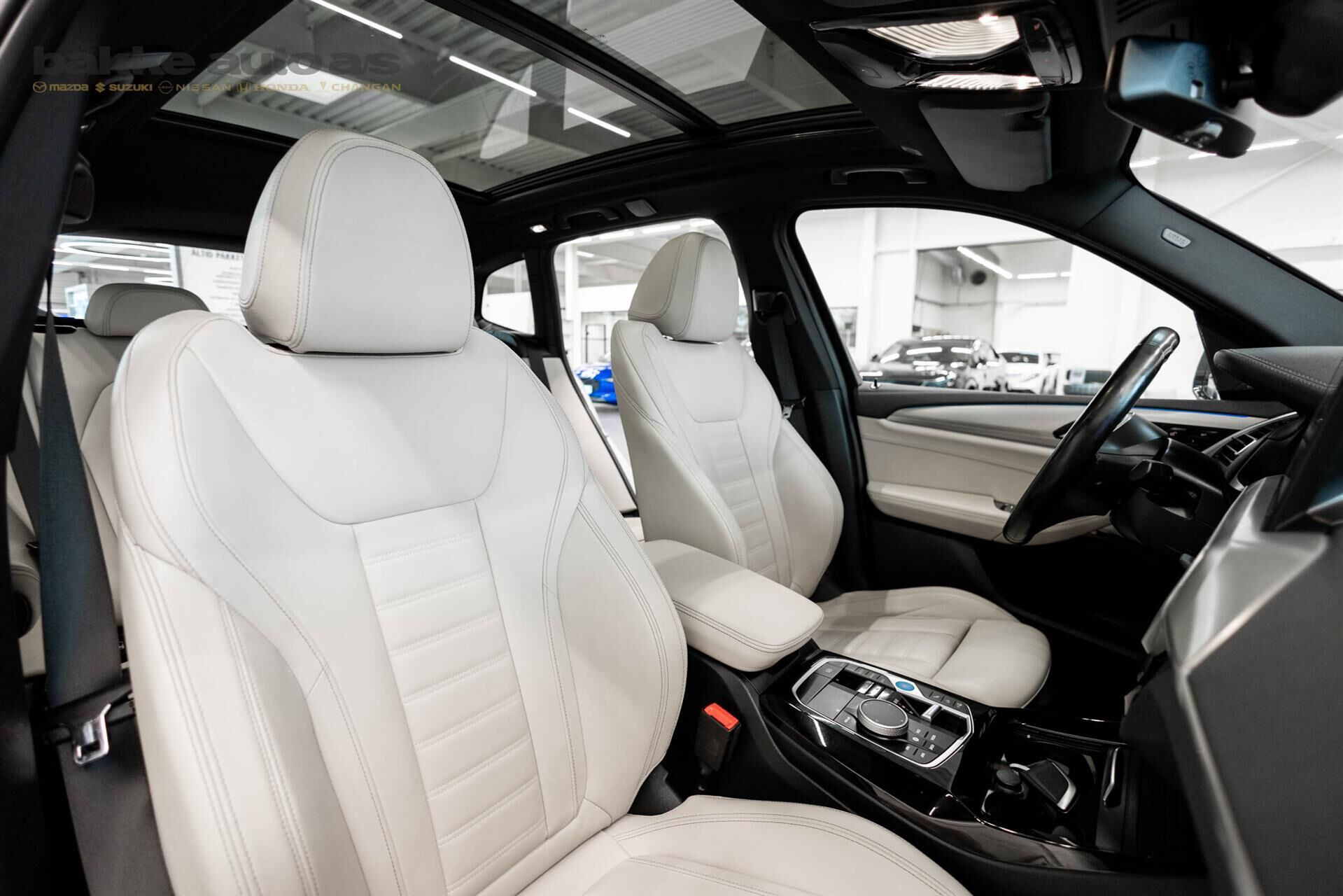 Hvid BMW iX3 fra 2023
