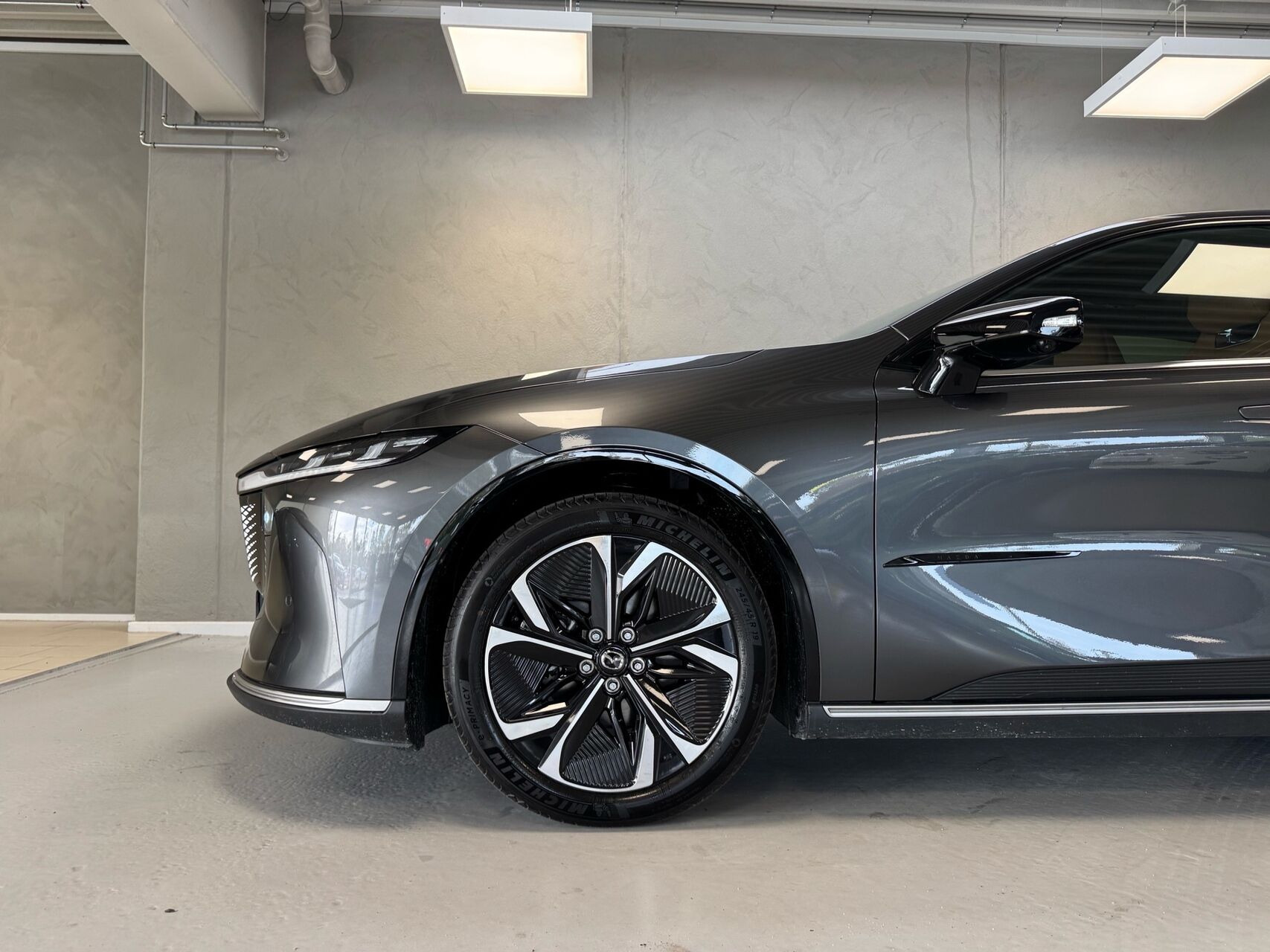 Grå Mazda 6e fra 2026