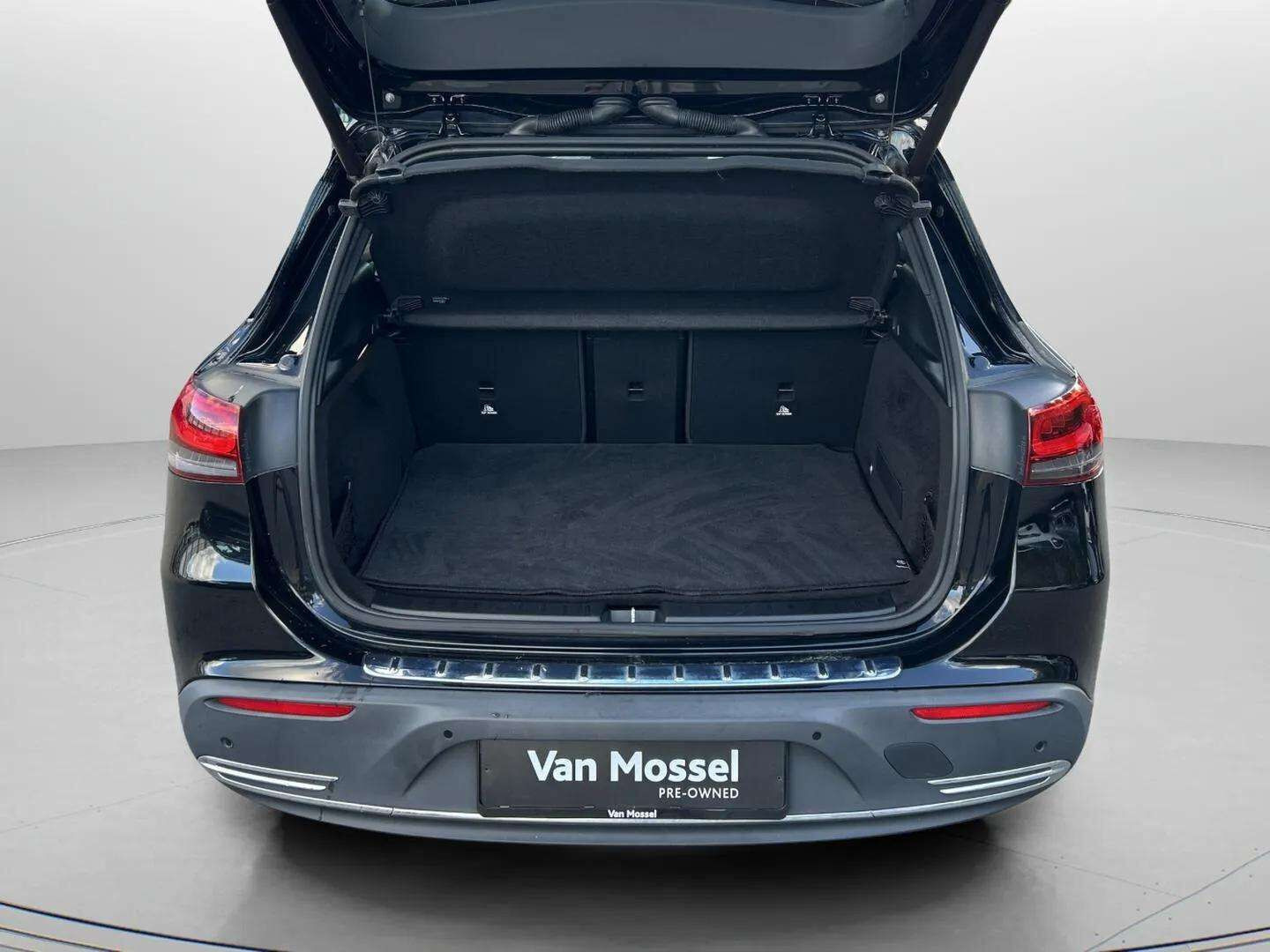 Sort Mercedes EQA250 fra 2023