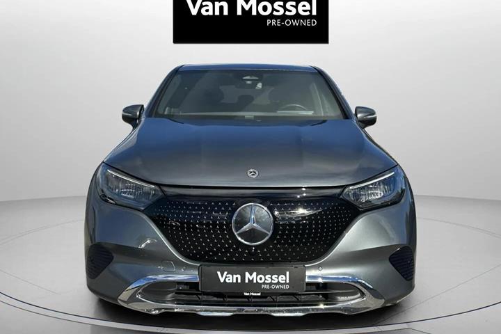 Grå Mercedes EQE350 fra 2023