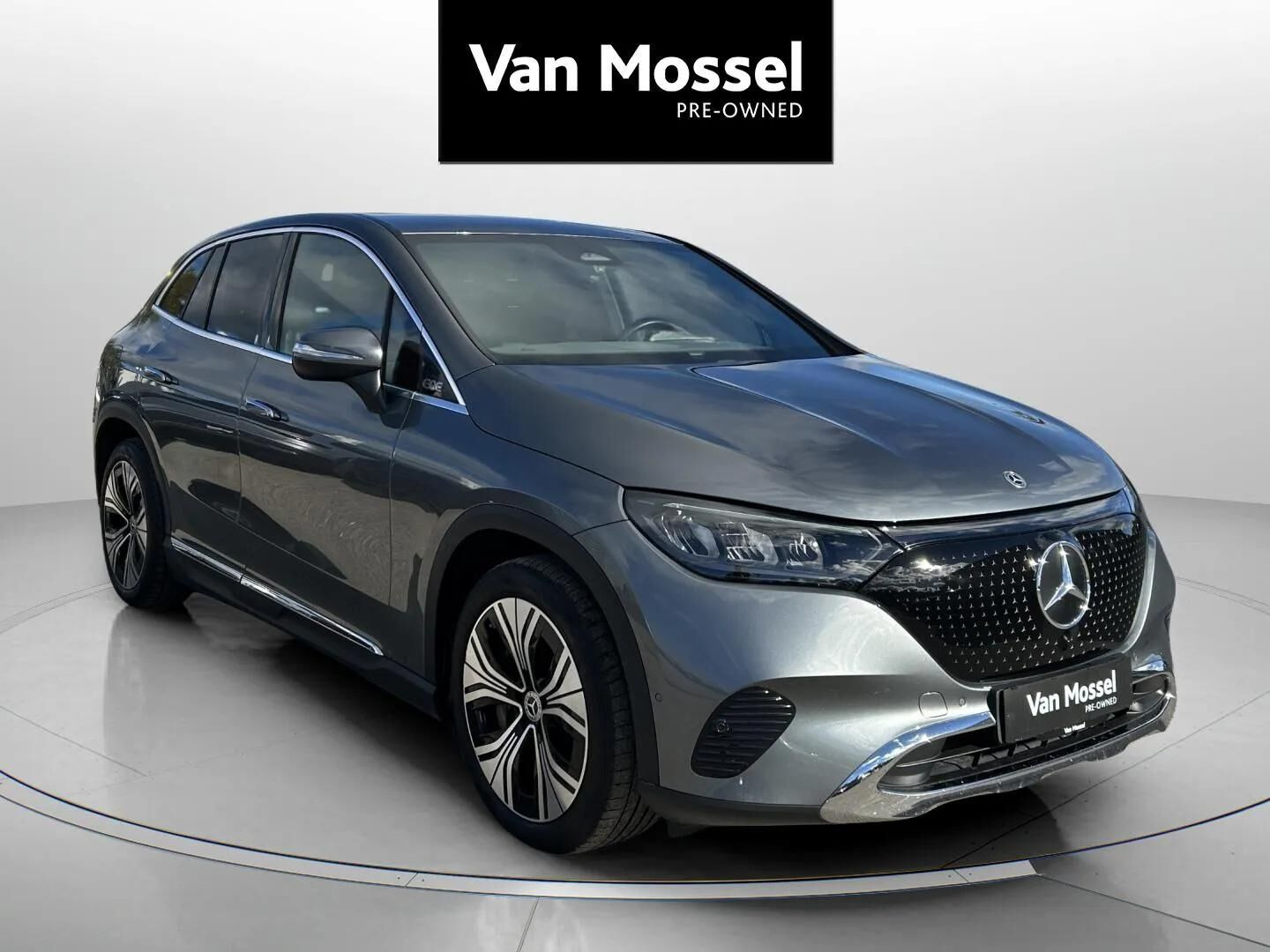 Grå Mercedes EQE350 fra 2023
