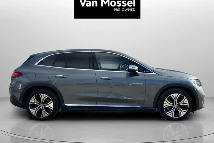 Grå Mercedes EQE350 fra 2023