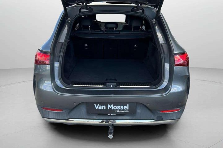 Grå Mercedes EQE350 fra 2023