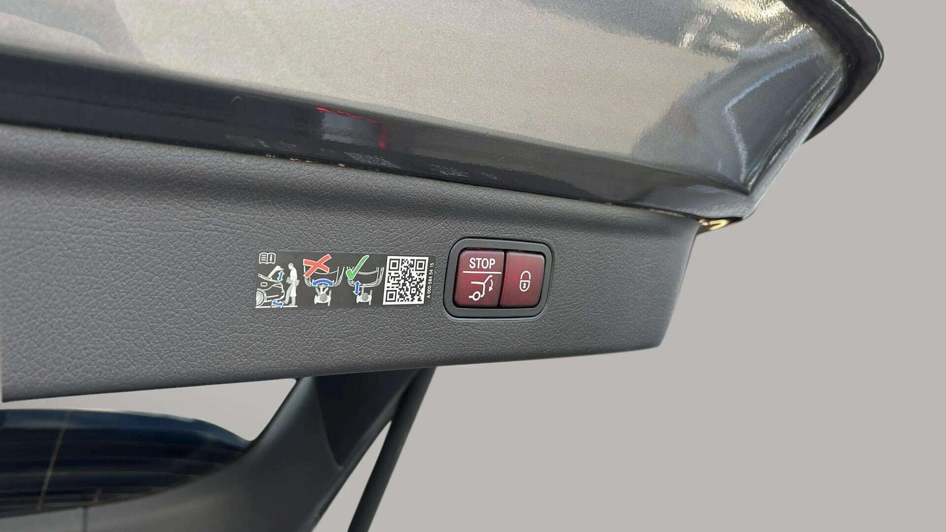 Grå Mercedes EQE350 fra 2023