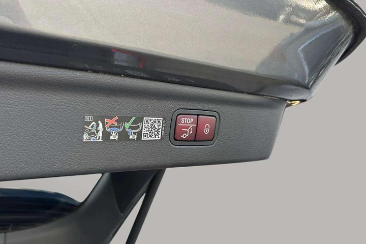 Grå Mercedes EQE350 fra 2023