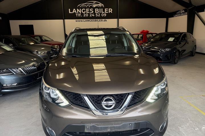 Brun Nissan Qashqai fra 2014