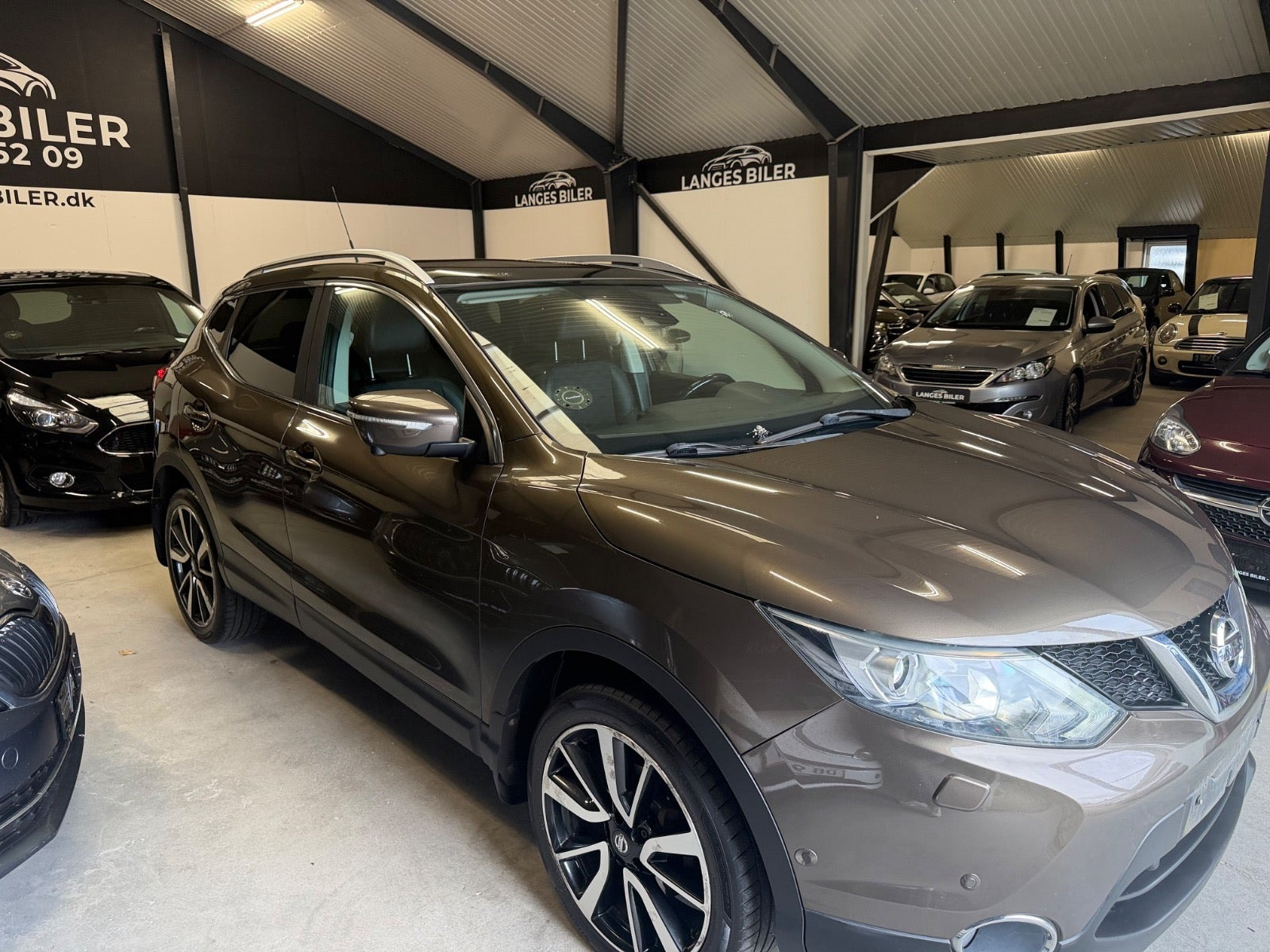 Brun Nissan Qashqai fra 2014