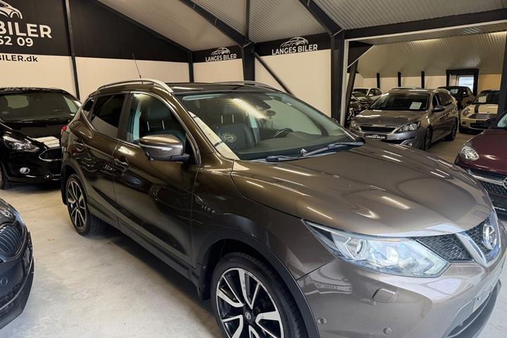Brun Nissan Qashqai fra 2014
