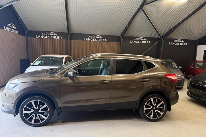Brun Nissan Qashqai fra 2014