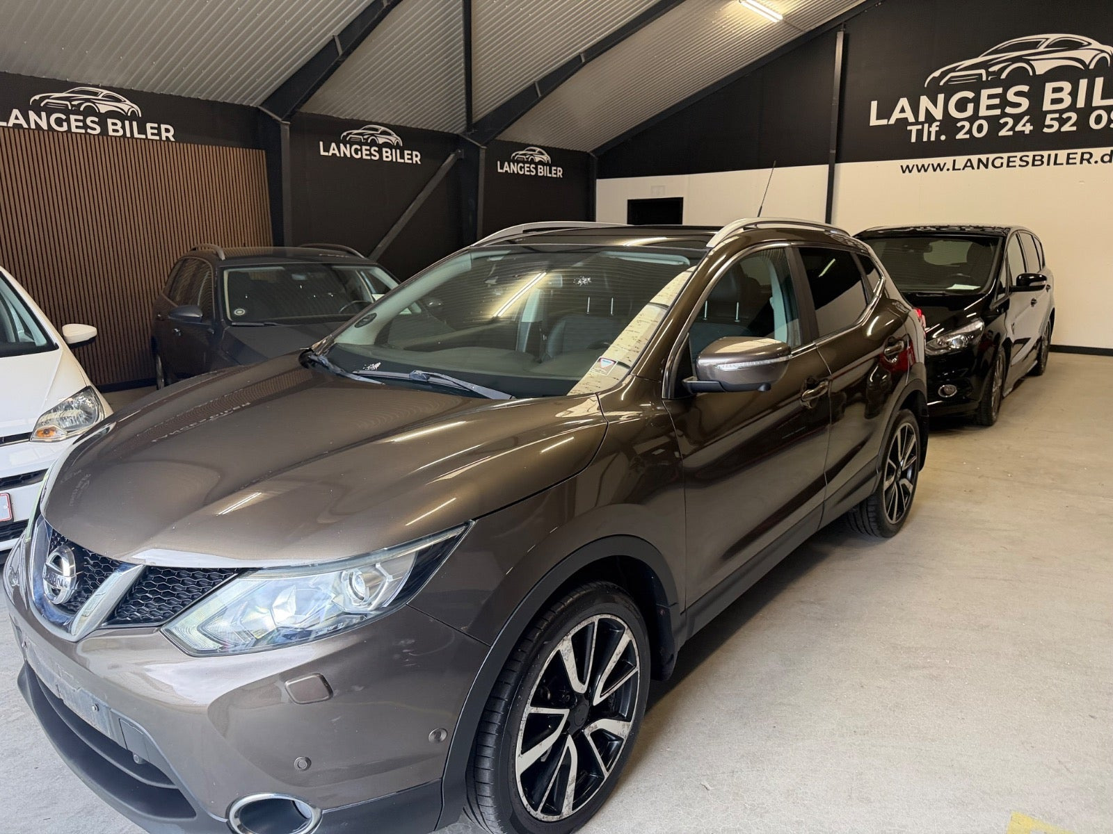 Brun Nissan Qashqai fra 2014
