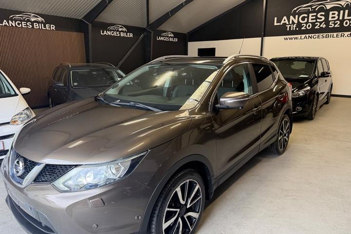 Brun Nissan Qashqai fra 2014