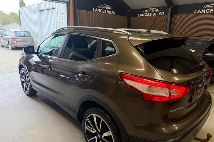 Brun Nissan Qashqai fra 2014