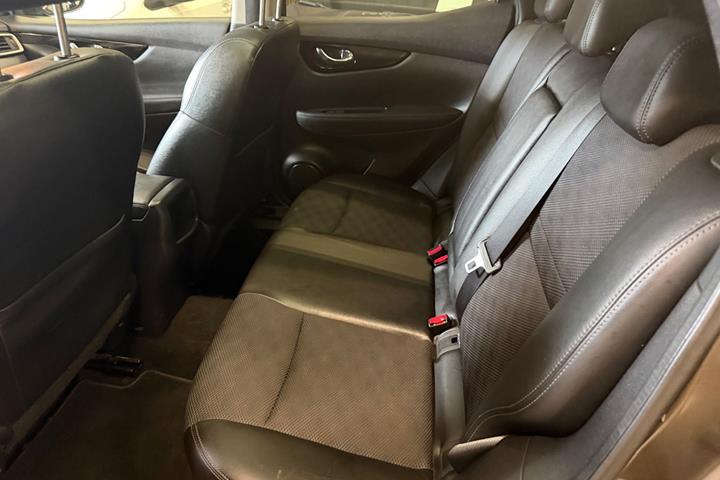 Brun Nissan Qashqai fra 2014