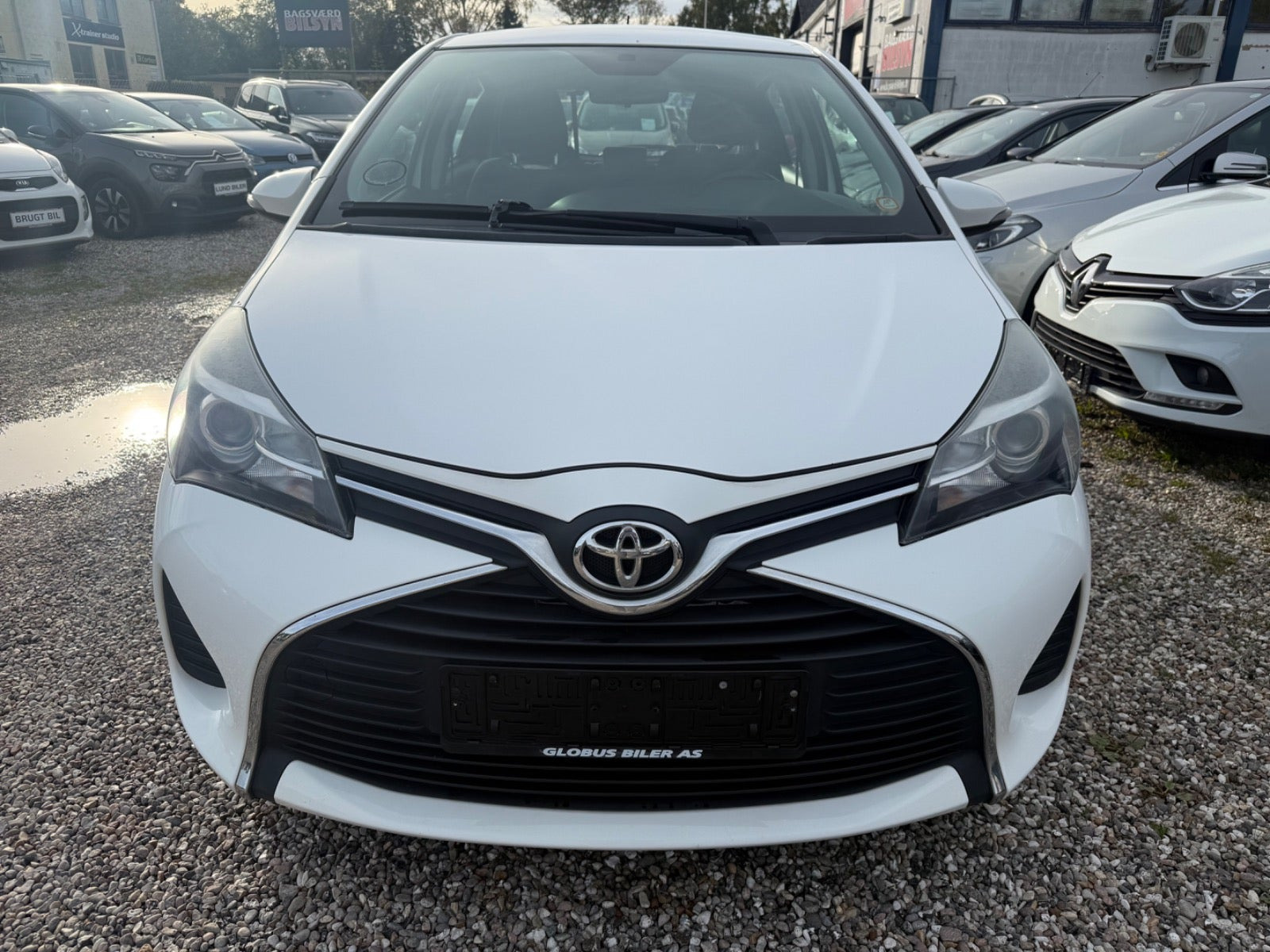 Hvid Toyota Yaris fra 2015