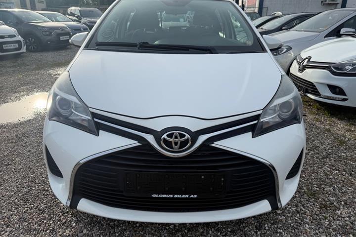 Hvid Toyota Yaris fra 2015