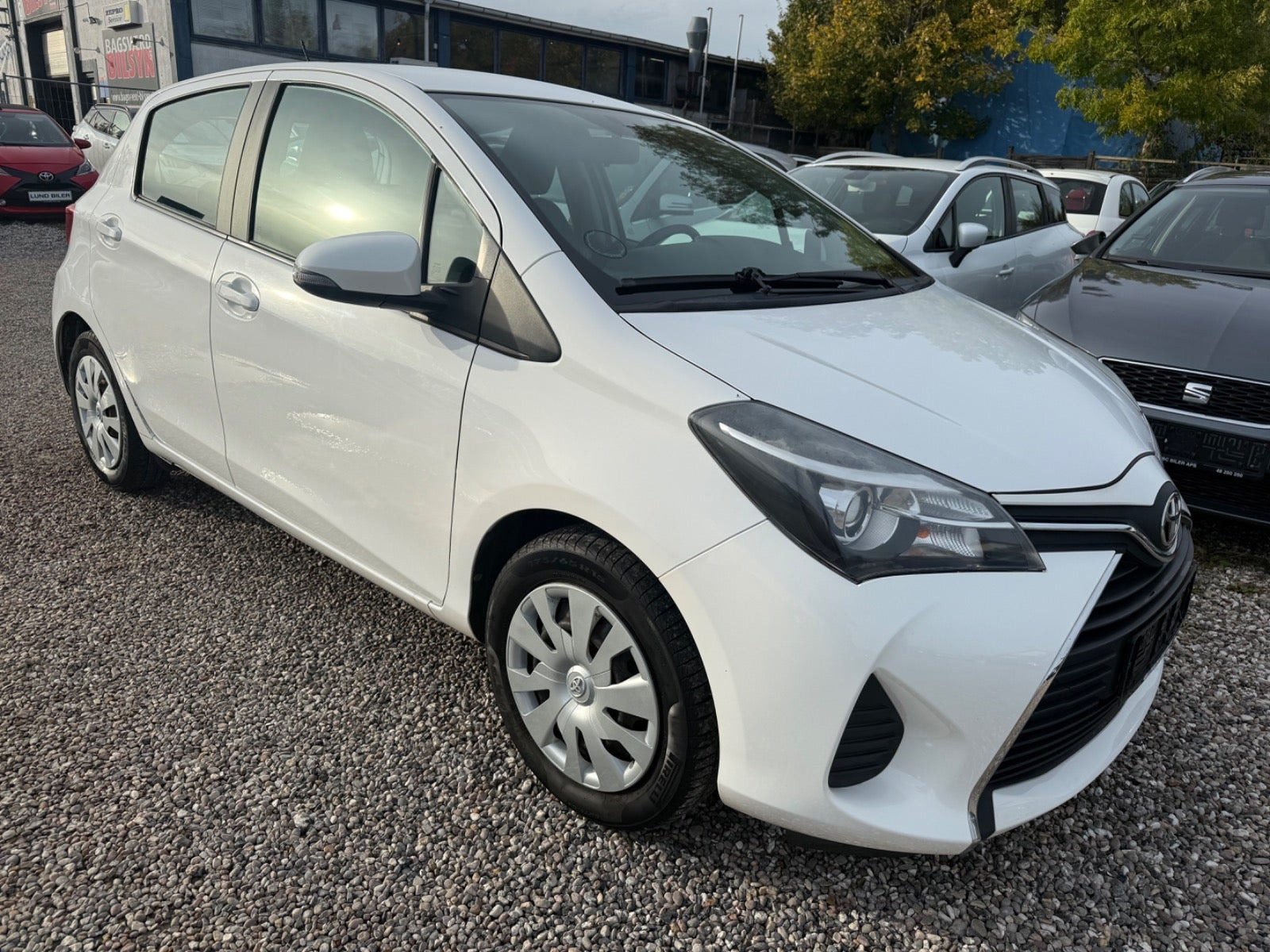Hvid Toyota Yaris fra 2015