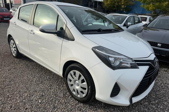 Hvid Toyota Yaris fra 2015