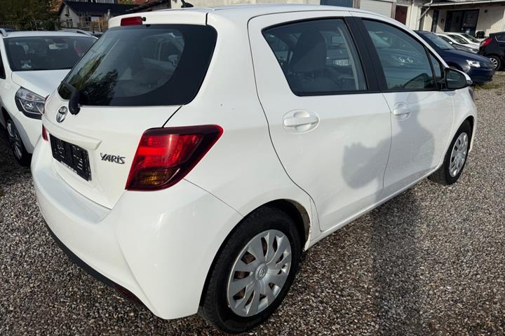 Hvid Toyota Yaris fra 2015