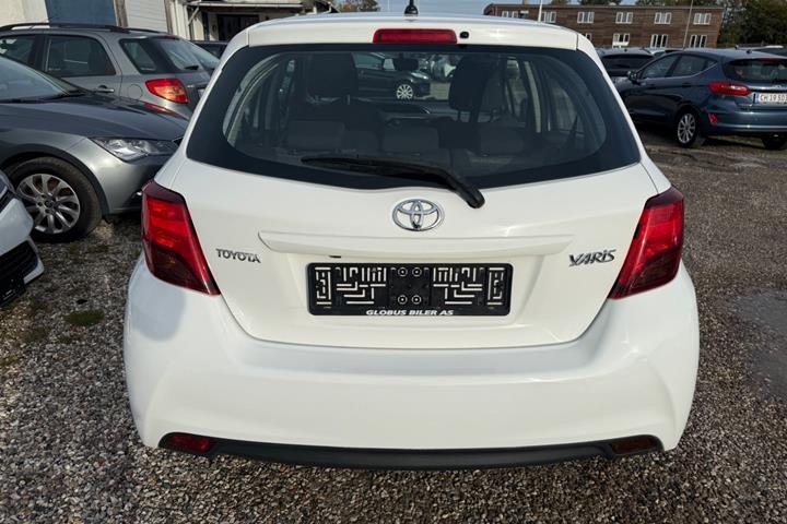 Hvid Toyota Yaris fra 2015