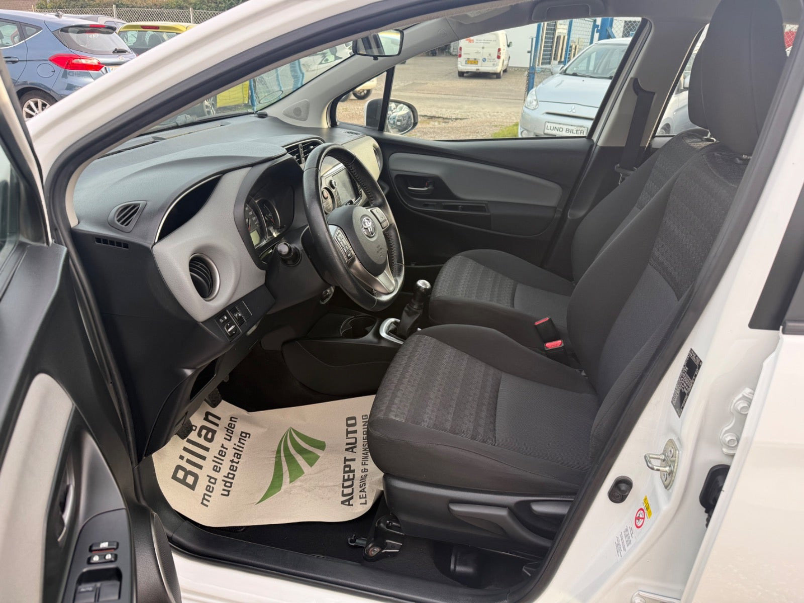 Hvid Toyota Yaris fra 2015