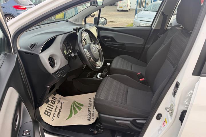 Hvid Toyota Yaris fra 2015