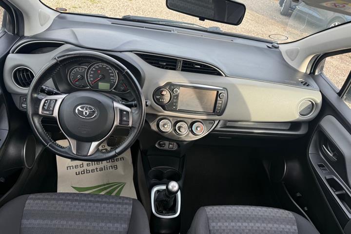 Hvid Toyota Yaris fra 2015