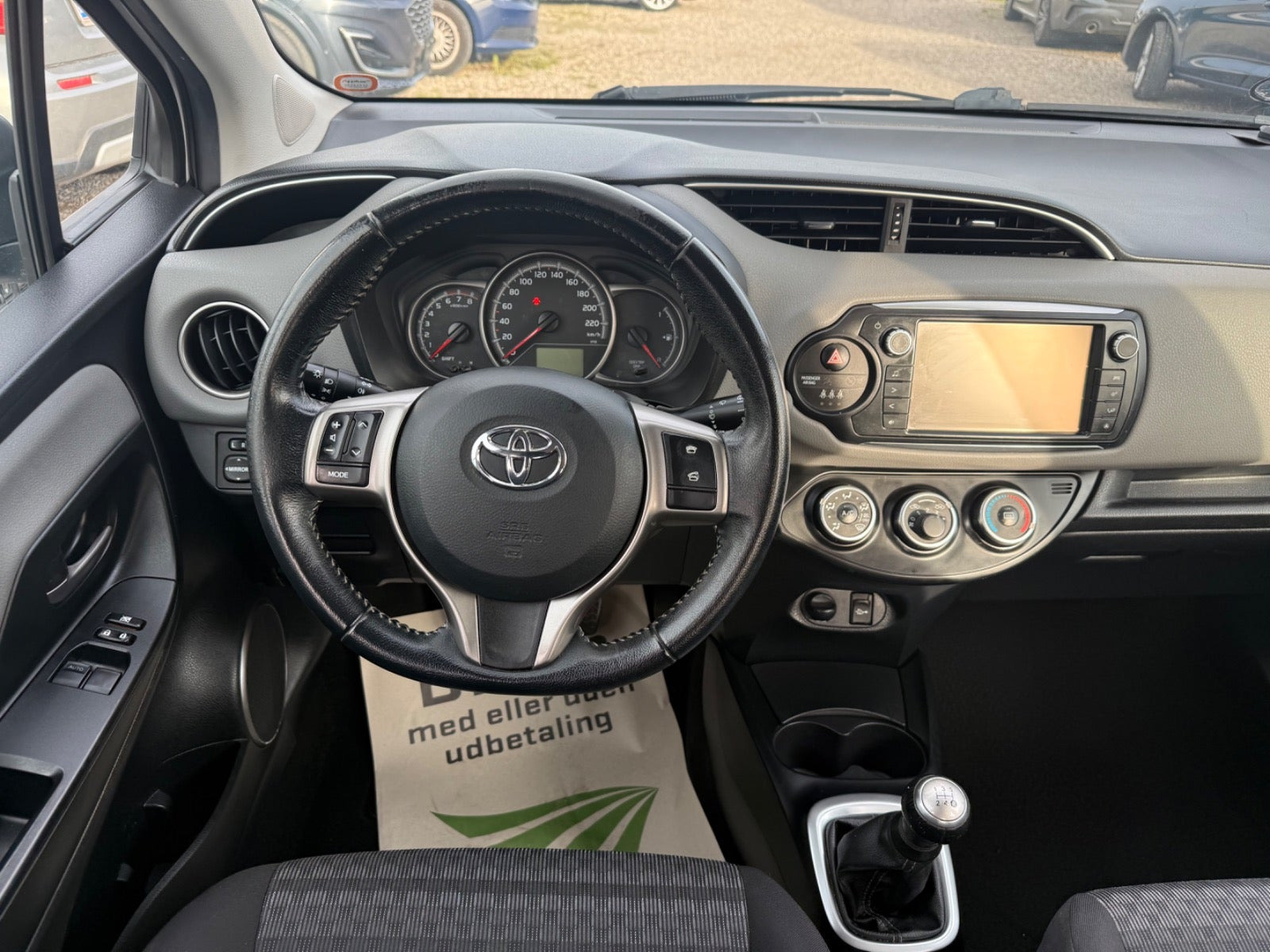 Hvid Toyota Yaris fra 2015