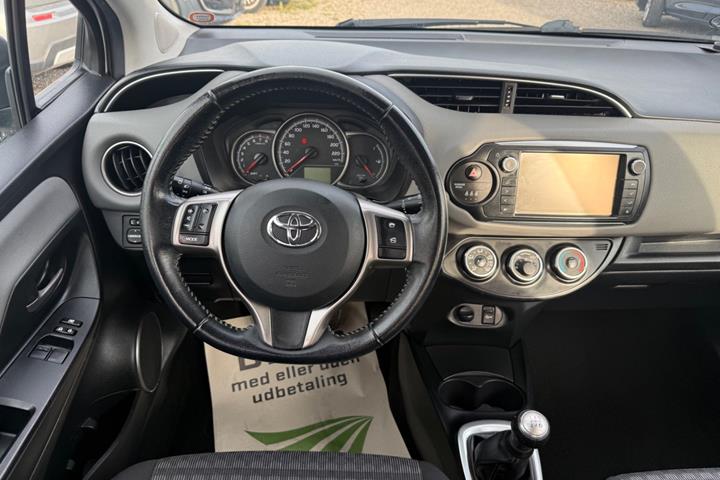 Hvid Toyota Yaris fra 2015