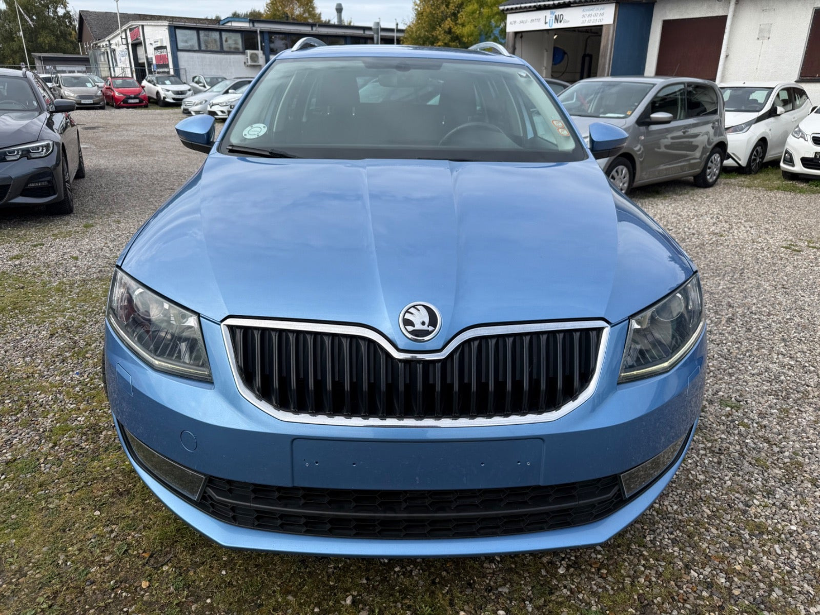 Blå Skoda Octavia fra 2017