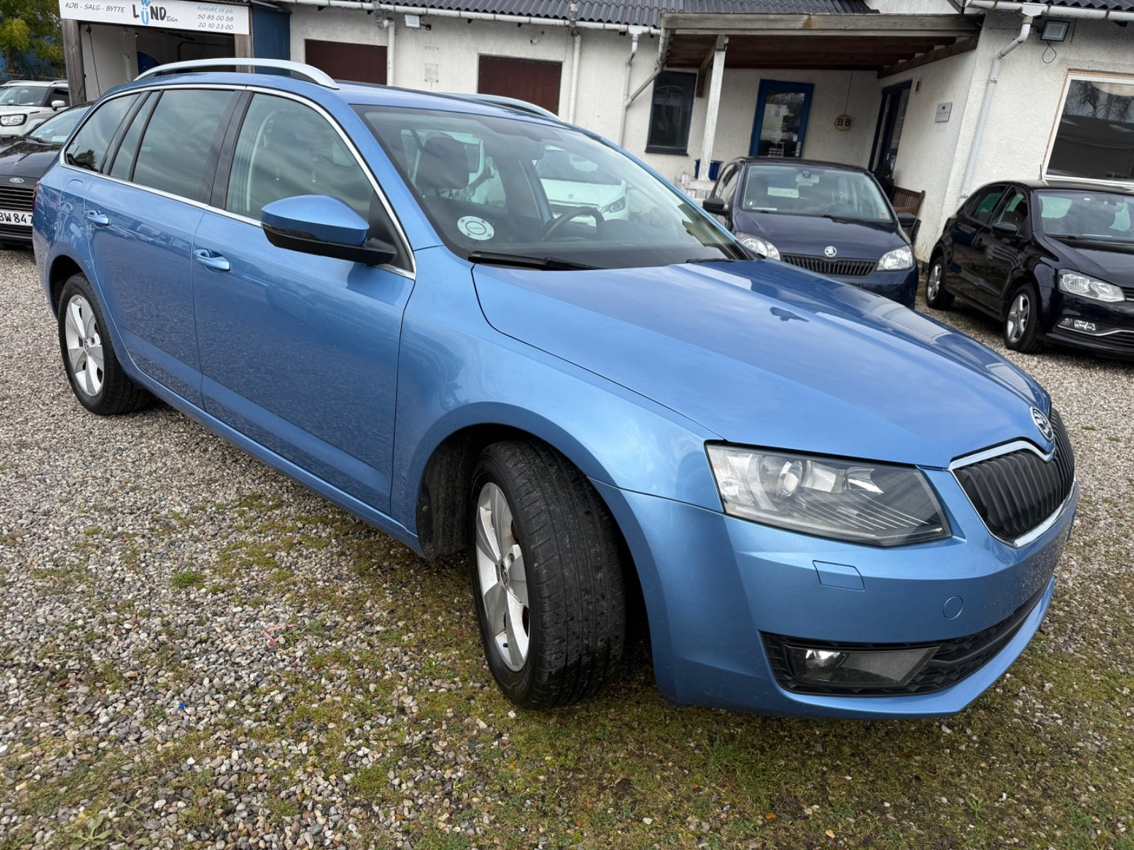 Blå Skoda Octavia fra 2017