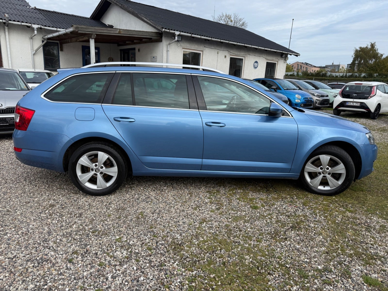 Blå Skoda Octavia fra 2017