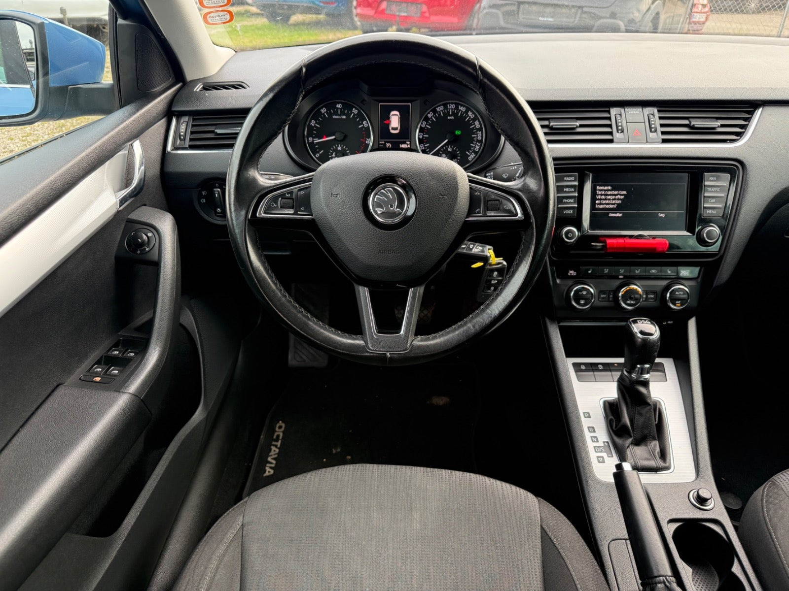 Blå Skoda Octavia fra 2017