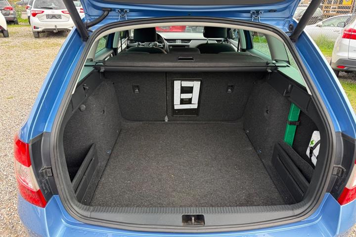 Blå Skoda Octavia fra 2017