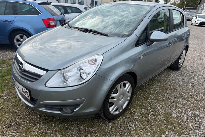 Sølv Opel Corsa fra 2010