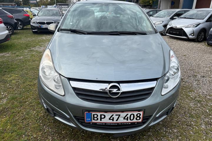 Sølv Opel Corsa fra 2010