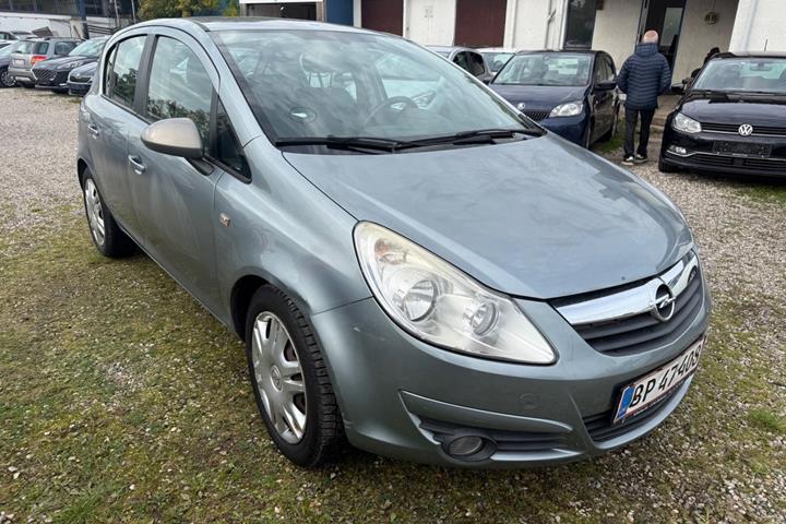 Sølv Opel Corsa fra 2010